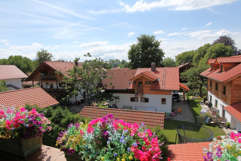 Wohntraum mit Bergpanorama! Top gepflegte 3-Zi. DG-Whg.  in der Nähe vom Kloster Benediktbeuern.